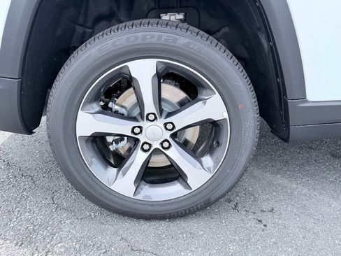 New 2026 Jeep Grand Cherokee L Limited RWD image 37