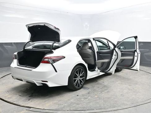 Used 2022 Toyota Camry SE image 39