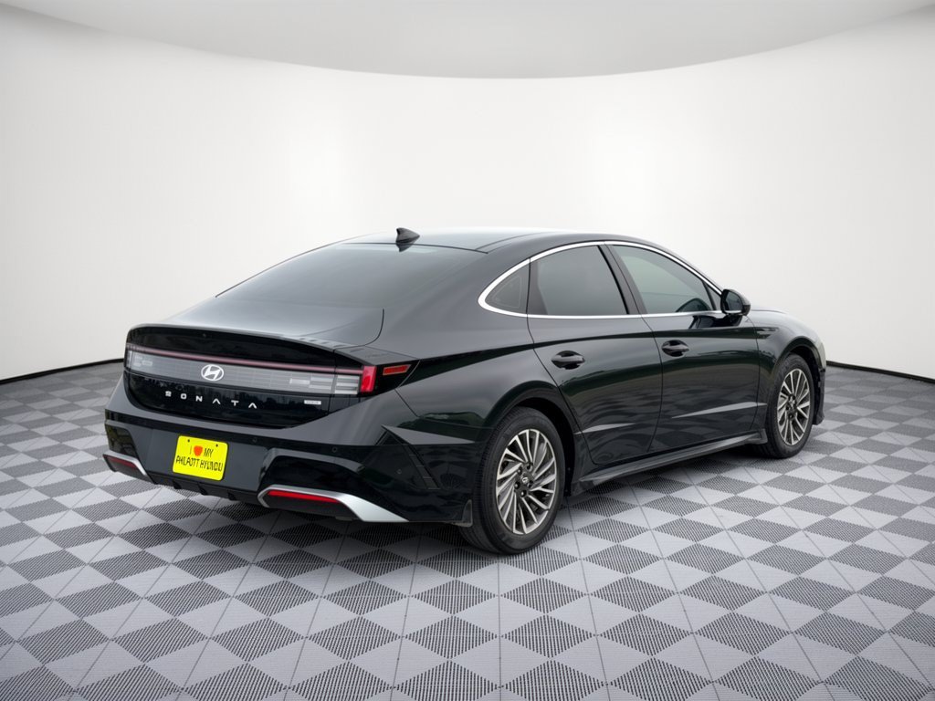 Certified 2025 Hyundai Sonata Limited FWD image 9