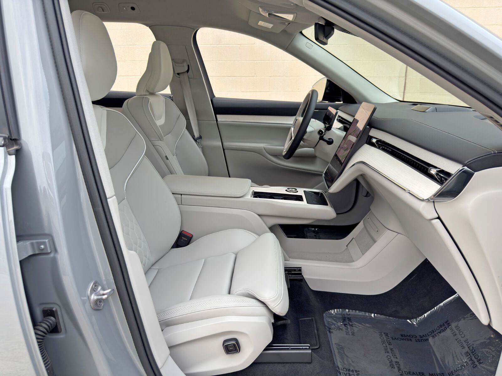 Used 2025 Volvo EX90 Ultra AWD/4WD image 16