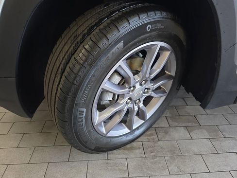 Used 2023 GMC Terrain SLT w/ Infotainment Package II image 33