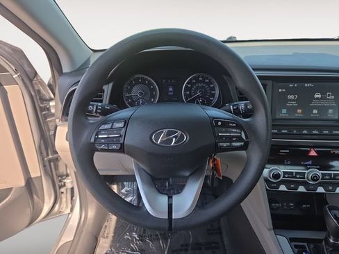 Used 2020 Hyundai Elantra SEL FWD image 12