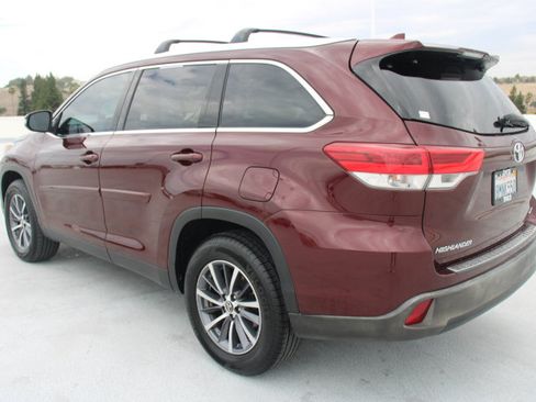 Used 2019 Toyota Highlander XLE w/ Protection Package #3 FWD image 5