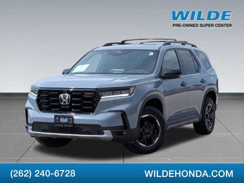 Used 2025 Honda Pilot TrailSport image 1