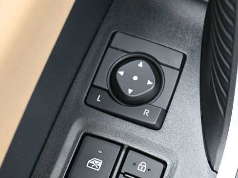 Used 2025 Toyota RAV4 XLE image 12