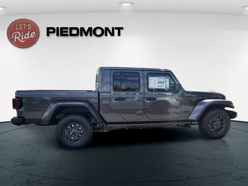 New 2025 Jeep Gladiator Sport AWD/4WD image 5