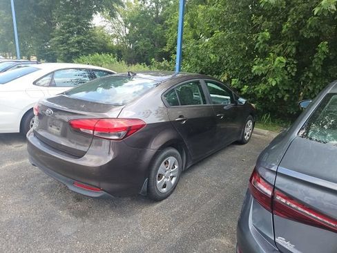 Used 2017 Kia Forte LX FWD image 3
