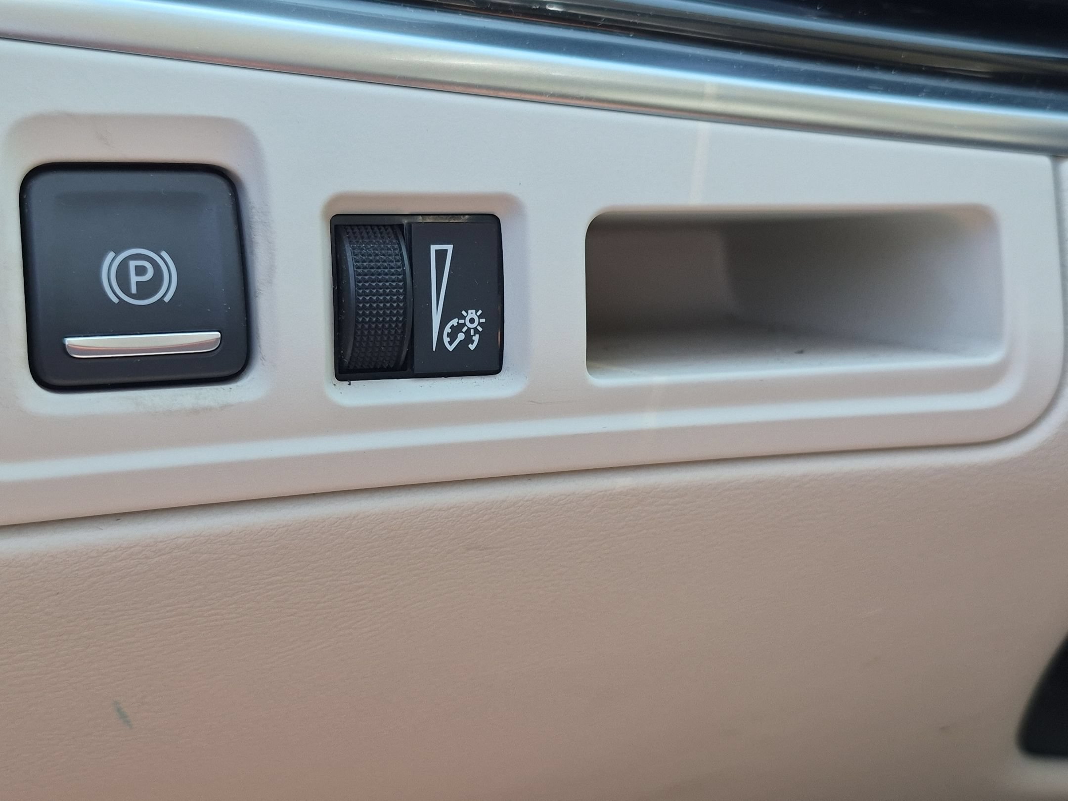Certified 2023 Cadillac XT6 Premium Luxury w/ LPO, Floor Liner Package AWD/4WD image 21
