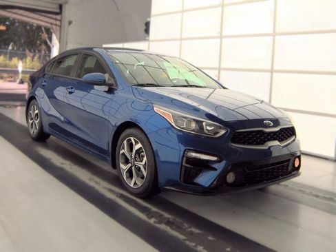 Used 2020 Kia Forte LXS FWD image 2
