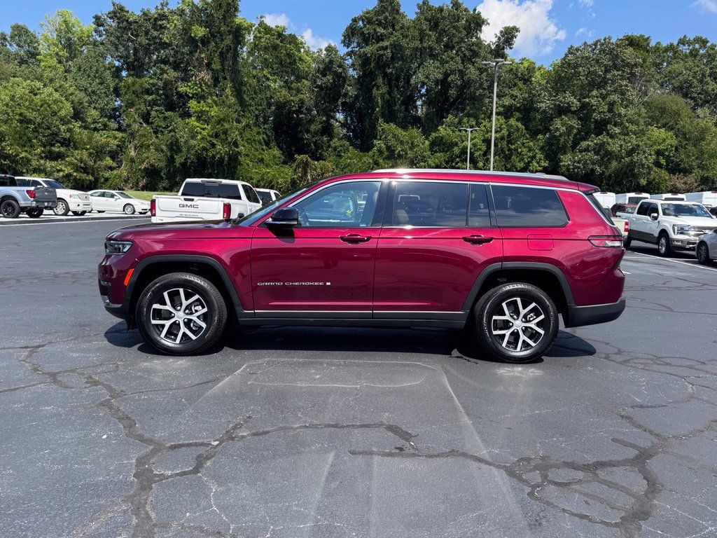 Used 2024 Jeep Grand Cherokee L Limited RWD image 3