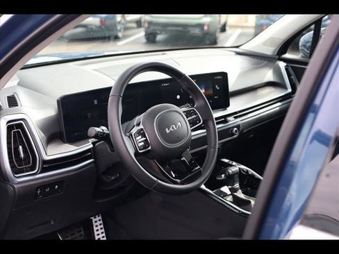 Used 2025 Kia Sorento SX image 6