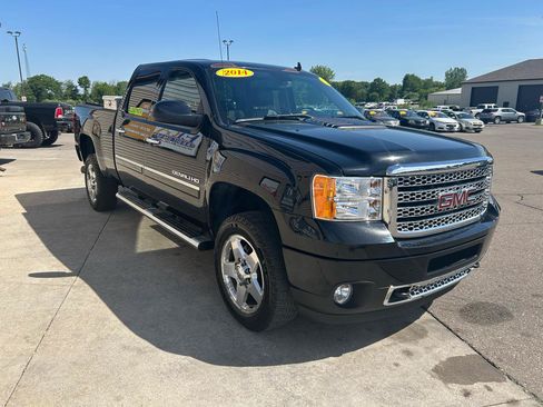 Used 2014 GMC Sierra 2500 Denali w/ Suspension Package, Off-Road AWD/4WD image 3