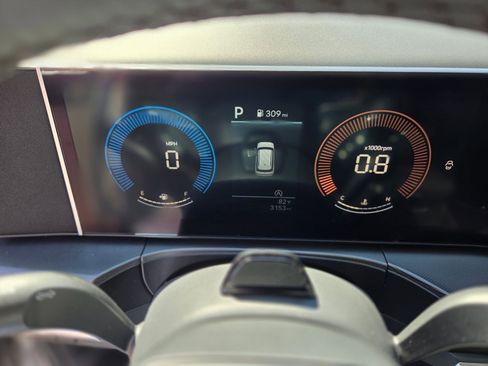 Certified 2025 Hyundai Santa Fe SEL image 12