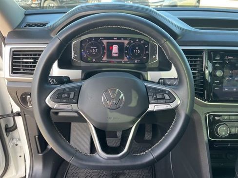 Used 2022 Volkswagen Atlas SEL AWD/4WD image 16