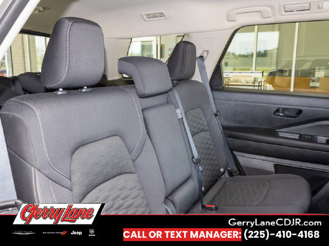 Used 2025 Nissan Pathfinder SV FWD image 17