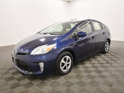 Used 2014 Toyota Prius Two image 2