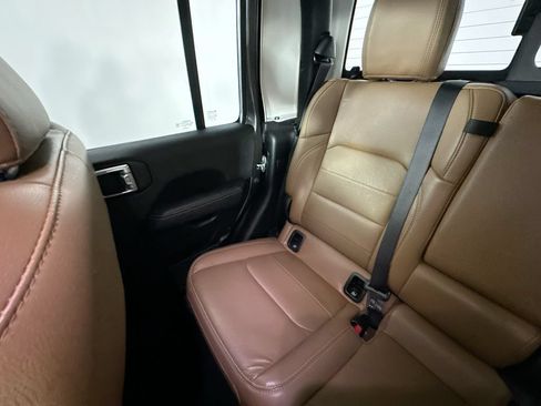 Used 2022 Jeep Gladiator Overland w/ Popular Equipment Package AWD/4WD image 12