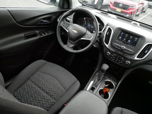 Used 2024 Chevrolet Equinox LT AWD/4WD image 9