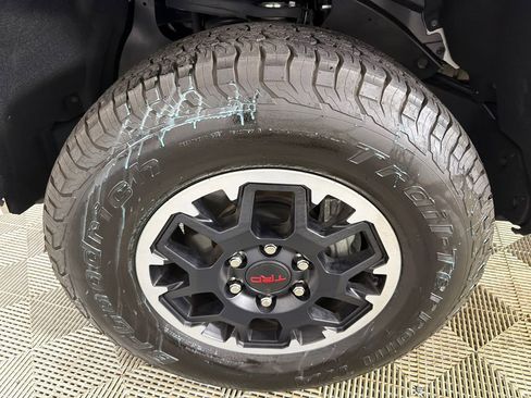 Used 2025 Toyota Tacoma TRD Off-Road image 11