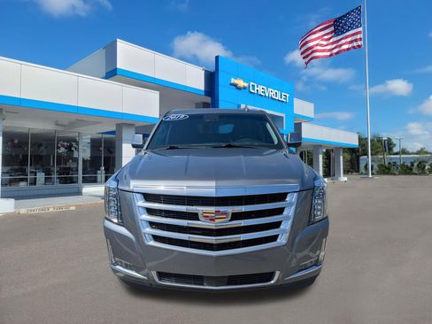 Used 2019 Cadillac Escalade Premium Luxury image 2