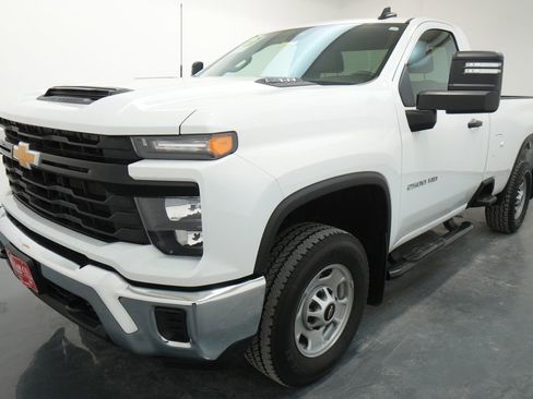 Used 2025 Chevrolet Silverado 2500 W/T w/ WT Convenience Package image 3