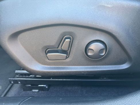 Used 2025 Jeep Compass Limited image 23