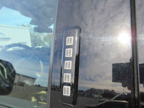 Used 2023 Ford F350 Lariat image 21