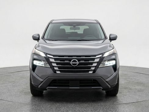 Used 2025 Nissan Rogue SV image 2