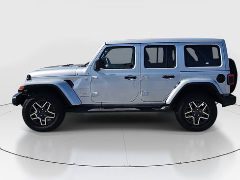 Used 2024 Jeep Wrangler Unlimited Sahara AWD/4WD image 8