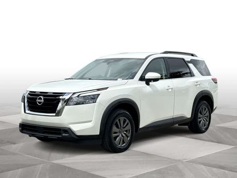 Used 2025 Nissan Pathfinder SV FWD image 4