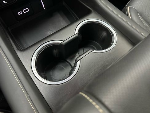 Used 2024 GMC Yukon XL SLT w/ SLT Luxury Package image 38