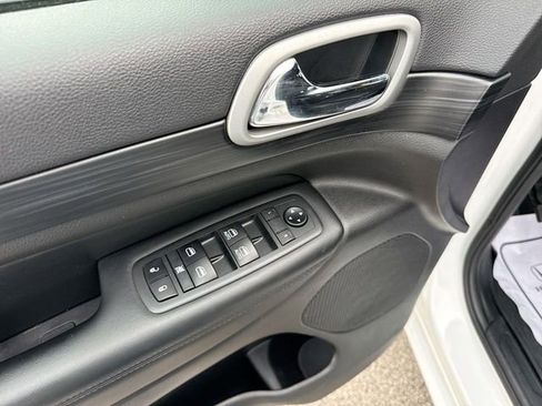 Used 2020 Jeep Grand Cherokee Altitude AWD/4WD image 20