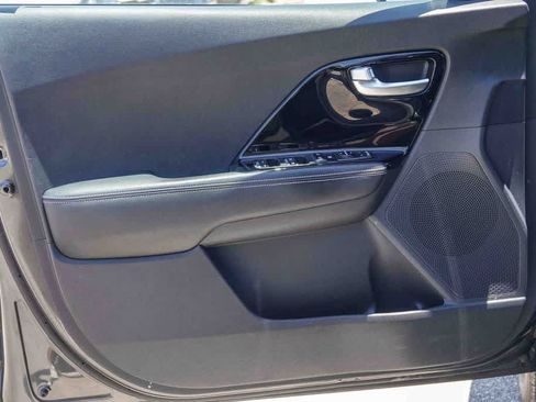 Certified 2022 Kia Niro EX FWD image 19
