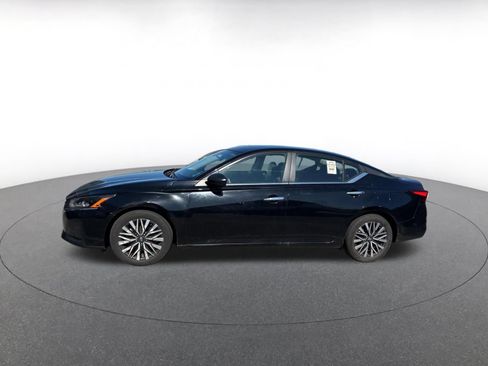 Used 2025 Nissan Altima 2.5 SV FWD image 10