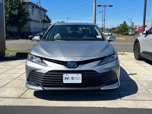 Used 2022 Toyota Camry XLE w/ Navigation Upgrade Package FWD image 4