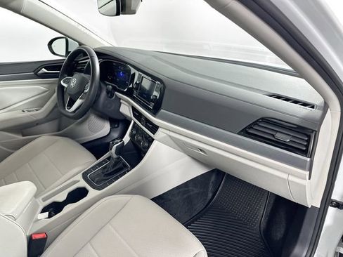 Used 2024 Volkswagen Jetta SE w/ Panoramic Sunroof Package image 30