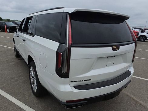 Used 2021 Cadillac Escalade ESV Premium Luxury w/ Driver Assist Tech Package RWD image 9