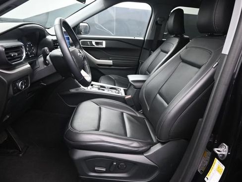 Used 2023 Ford Explorer XLT w/ Equipment Group 202A AWD/4WD image 13