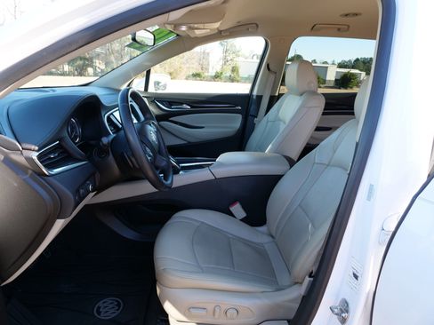 Used 2019 Buick Enclave Essence image 17