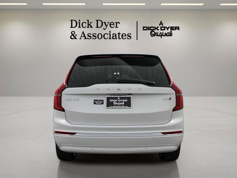 New 2026 Volvo XC90 B6 Plus image 3