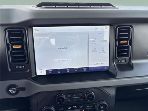 Used 2023 Ford Bronco Badlands image 16