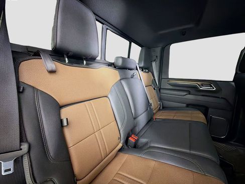 Used 2024 Chevrolet Silverado 2500 High Country w/ High Country Premium Package image 28