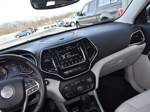 Used 2019 Jeep Cherokee Overland w/ Technology Group image 19