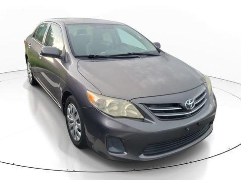 Used 2013 Toyota Corolla LE FWD image 4