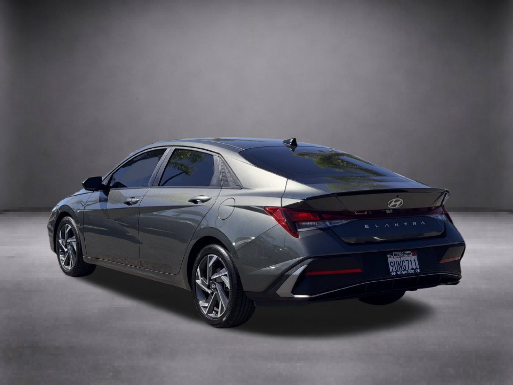 Certified 2025 Hyundai Elantra Sport FWD image 6