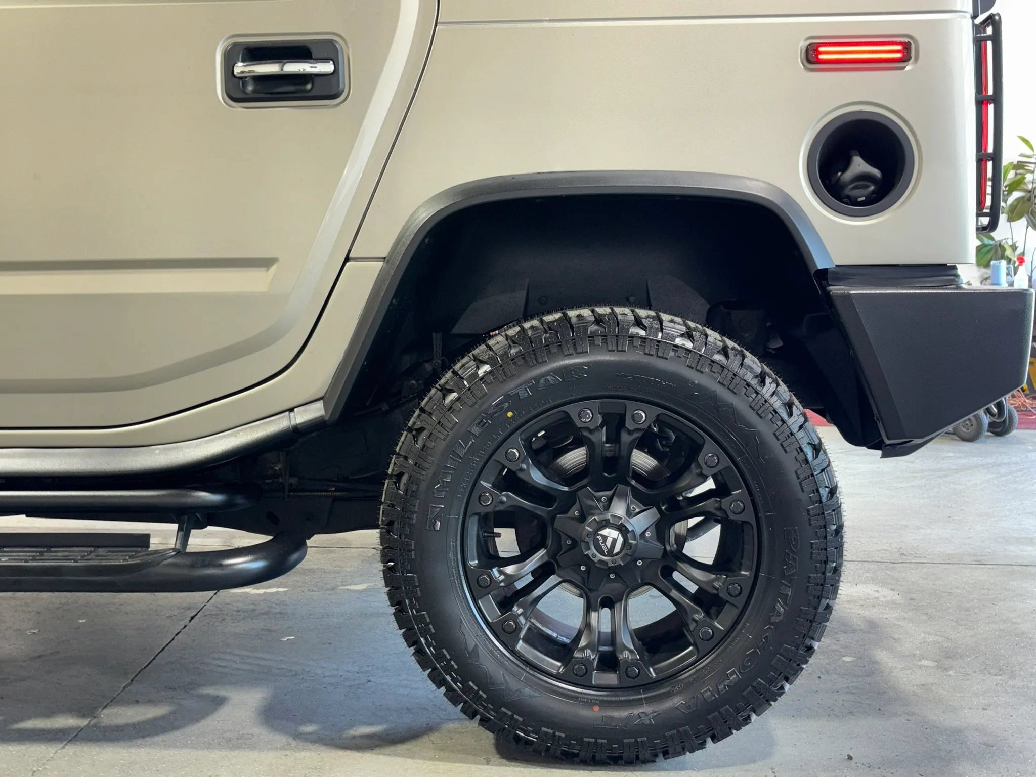 Used 2003 HUMMER H2 w/ Preferred Equipment Group AWD/4WD image 20