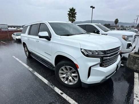 Used 2021 Chevrolet Suburban Premier w/ Premium Package image 2
