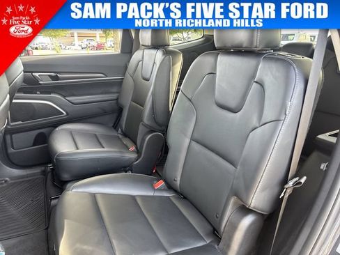 Used 2025 Kia Telluride S FWD image 32