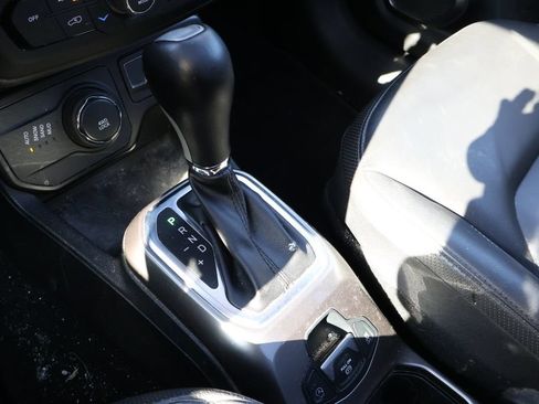 Used 2019 Jeep Renegade Limited w/ LED Lighting Group AWD/4WD image 27