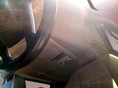 Used 2015 Chrysler Town & Country Touring-L w/ Driver Convenience Group FWD image 15